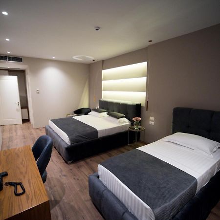 Light Hotel Tiranë Ngoại thất bức ảnh