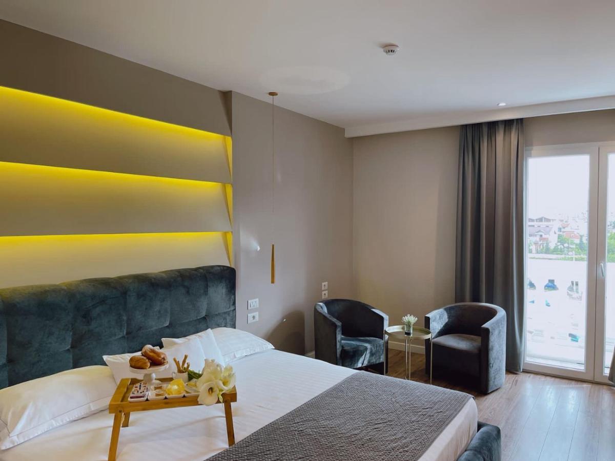 Light Hotel Tiranë Ngoại thất bức ảnh