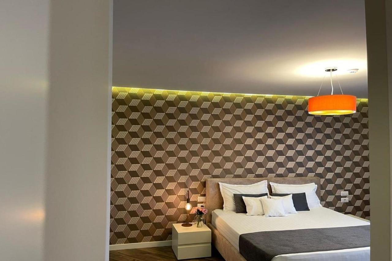 Light Hotel Tiranë Ngoại thất bức ảnh