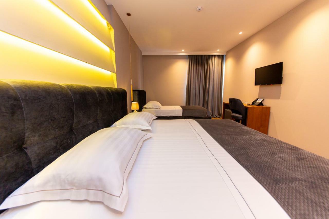 Light Hotel Tiranë Ngoại thất bức ảnh