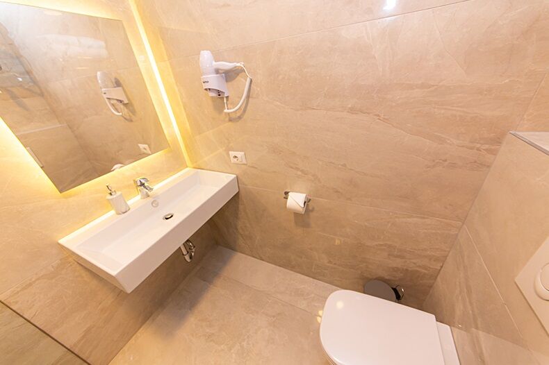 Light Hotel Tiranë Ngoại thất bức ảnh