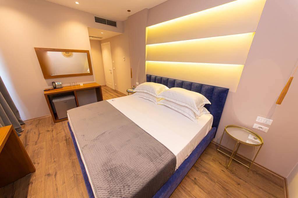 Light Hotel Tiranë Ngoại thất bức ảnh