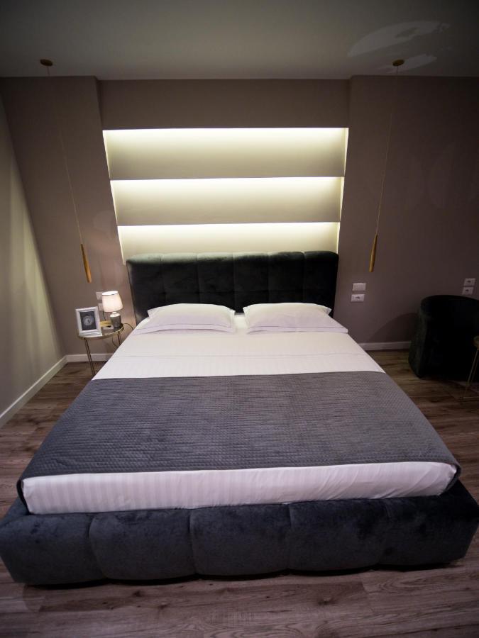 Light Hotel Tiranë Ngoại thất bức ảnh